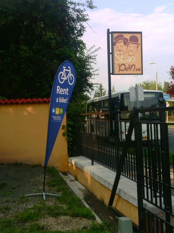 Stan Es Panzio Bed & Breakfast Balatonalmadi Exterior photo