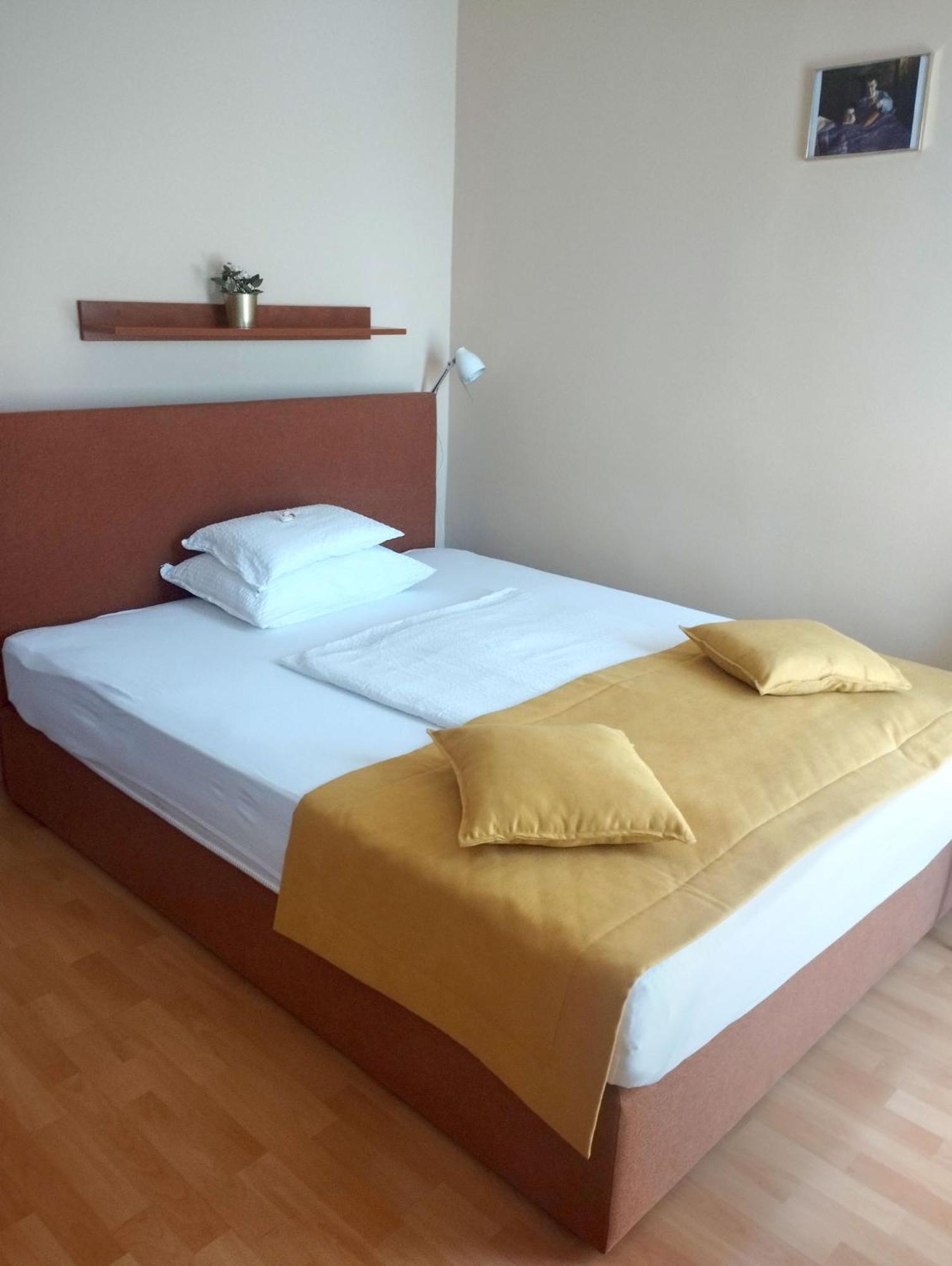 Stan Es Panzio Bed & Breakfast Balatonalmadi Exterior photo