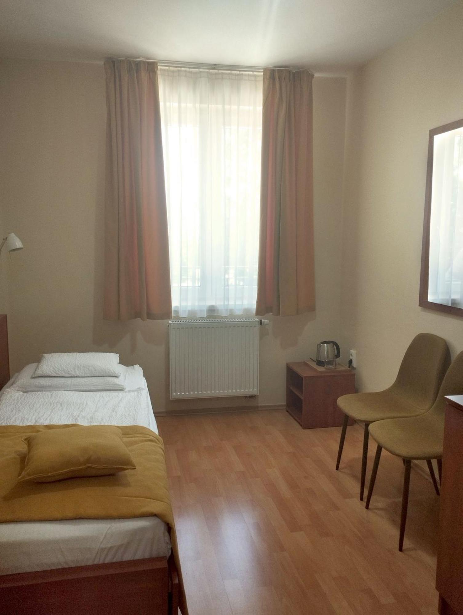 Stan Es Panzio Bed & Breakfast Balatonalmadi Exterior photo