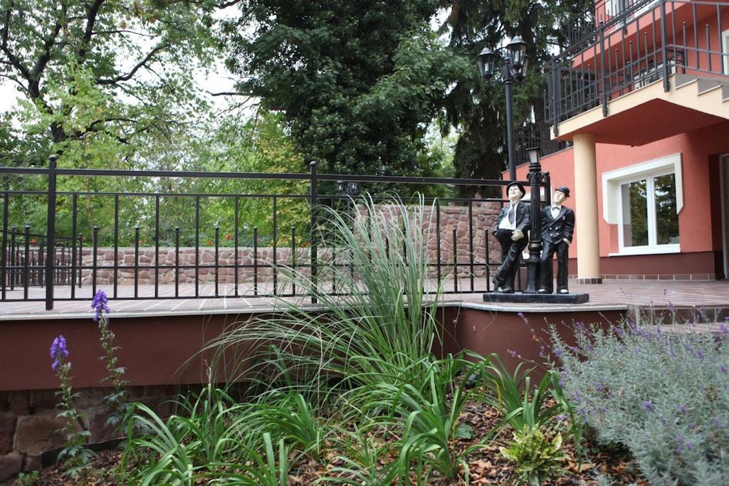 Stan Es Panzio Bed & Breakfast Balatonalmadi Exterior photo