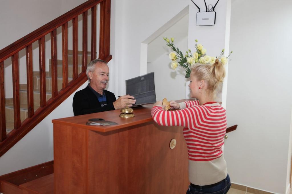 Stan Es Panzio Bed & Breakfast Balatonalmadi Exterior photo
