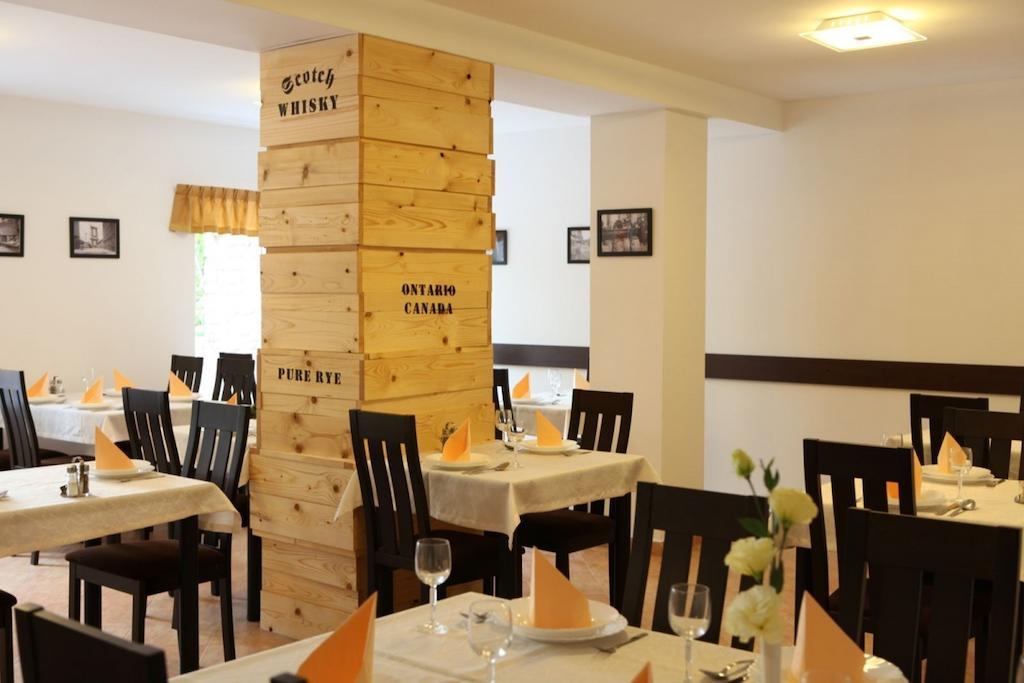 Stan Es Panzio Bed & Breakfast Balatonalmadi Exterior photo